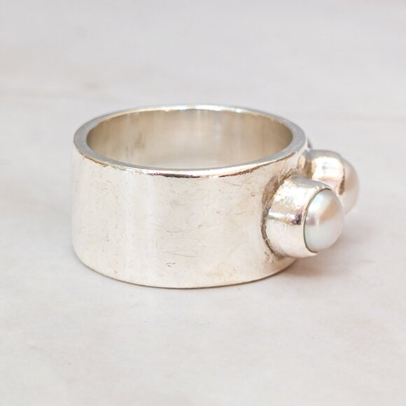 Sterling Silver Wide-Band Pearl Trio Ring — Signed “Jheri”, Size 6 - Picture 4 of 12